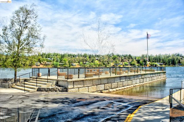 19166 Dyer Ct, Groveland, CA 95321