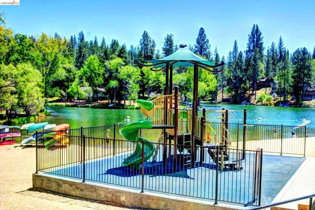 19166 Dyer Ct, Groveland, CA 95321