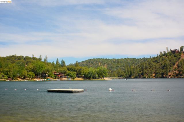 19166 Dyer Ct, Groveland, CA 95321