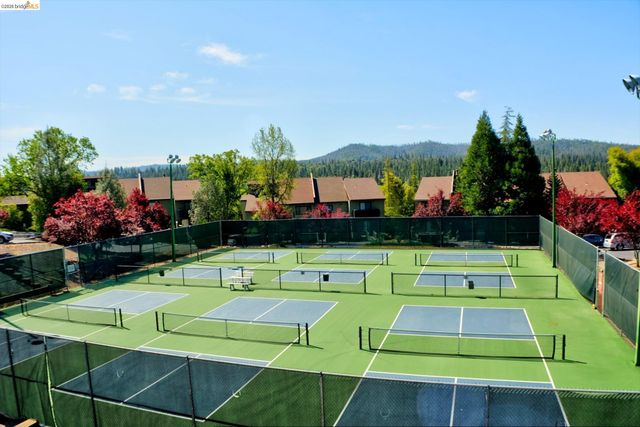 19166 Dyer Ct, Groveland, CA 95321