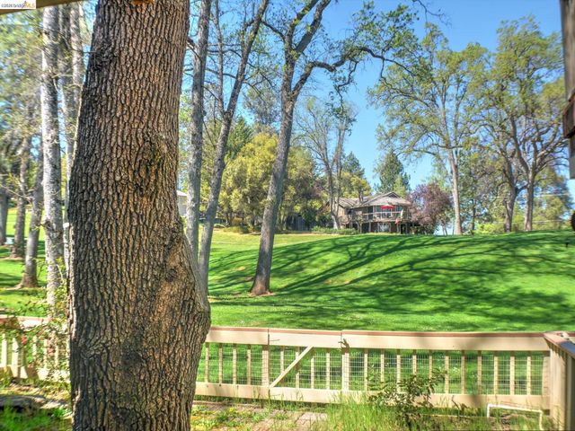 19166 Dyer Ct, Groveland, CA 95321