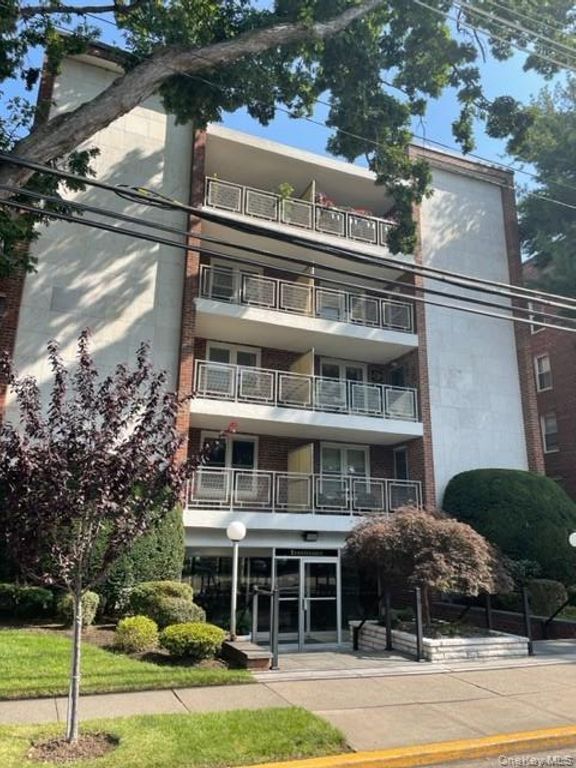 110 Brooklyn Avenue 3K, Freeport, NY 11520 — exterior