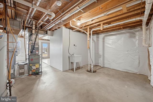 404 FREMONT CT, Berryville, VA 22611