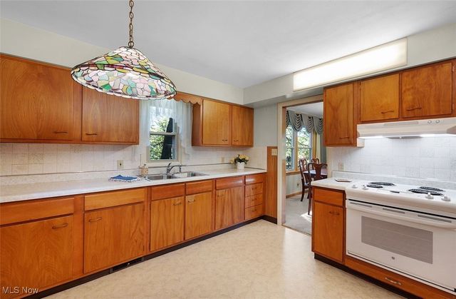 300 River Road, Hinckley, OH 44233