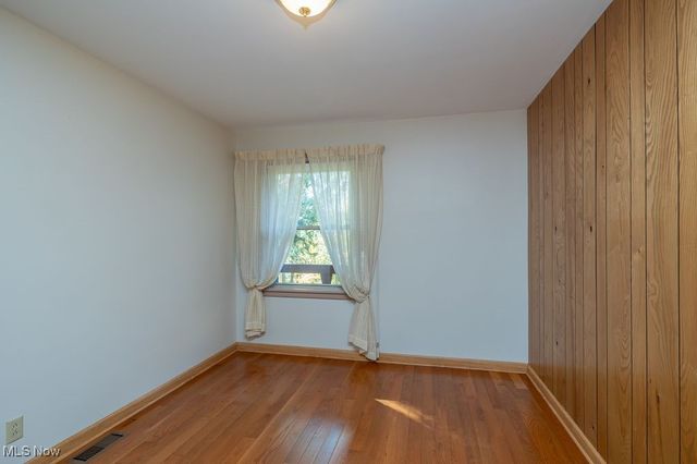 300 River Road, Hinckley, OH 44233