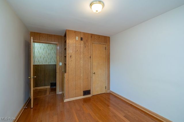 300 River Road, Hinckley, OH 44233