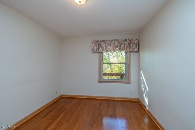 300 River Road, Hinckley, OH 44233