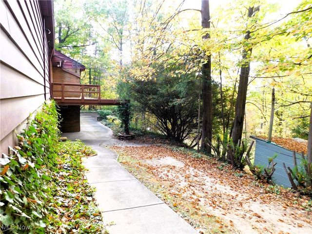 300 River Road, Hinckley, OH 44233