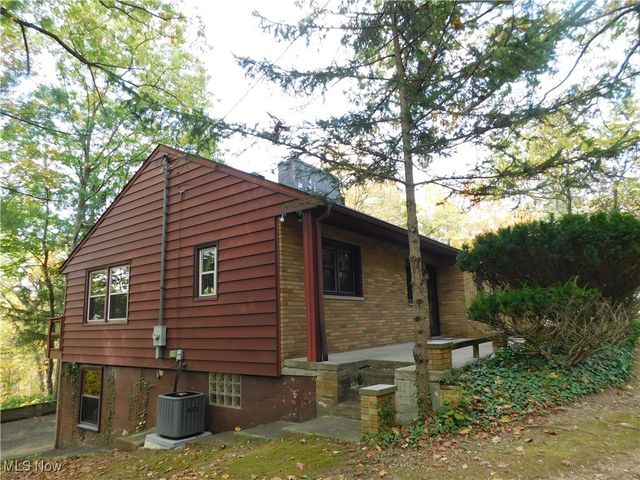 300 River Road, Hinckley, OH 44233