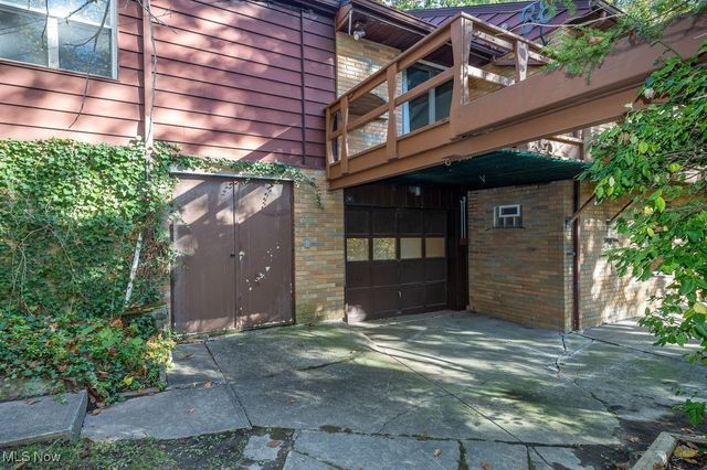 300 River Road, Hinckley, OH 44233