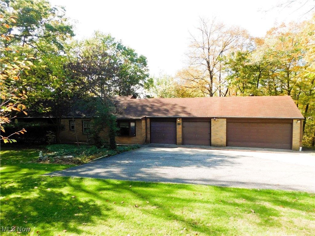 300 River Road, Hinckley, OH 44233