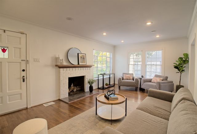 7010 Vivian Avenue, Dallas, TX 75223