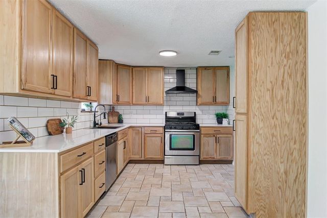 1112 Lapwing Road, Edmond, OK 73003