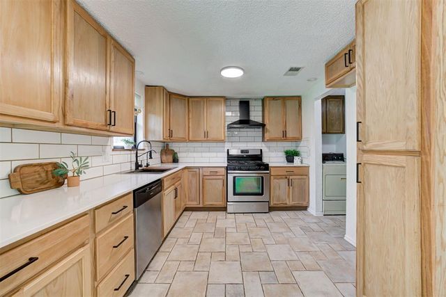 1112 Lapwing Road, Edmond, OK 73003