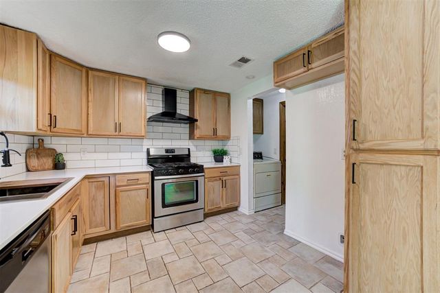 1112 Lapwing Road, Edmond, OK 73003