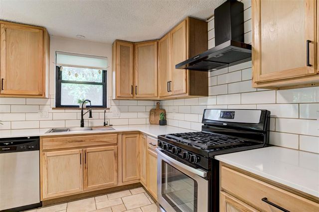 1112 Lapwing Road, Edmond, OK 73003