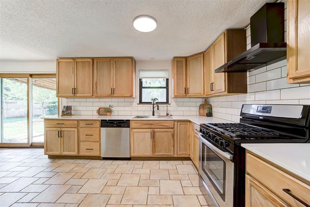 1112 Lapwing Road, Edmond, OK 73003