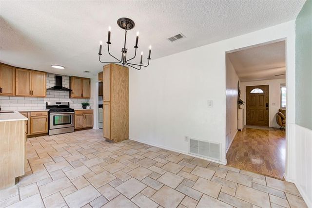 1112 Lapwing Road, Edmond, OK 73003