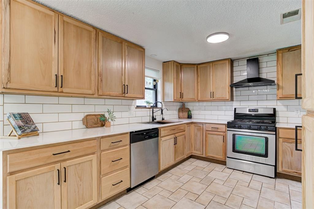 1112 Lapwing Road, Edmond, OK 73003