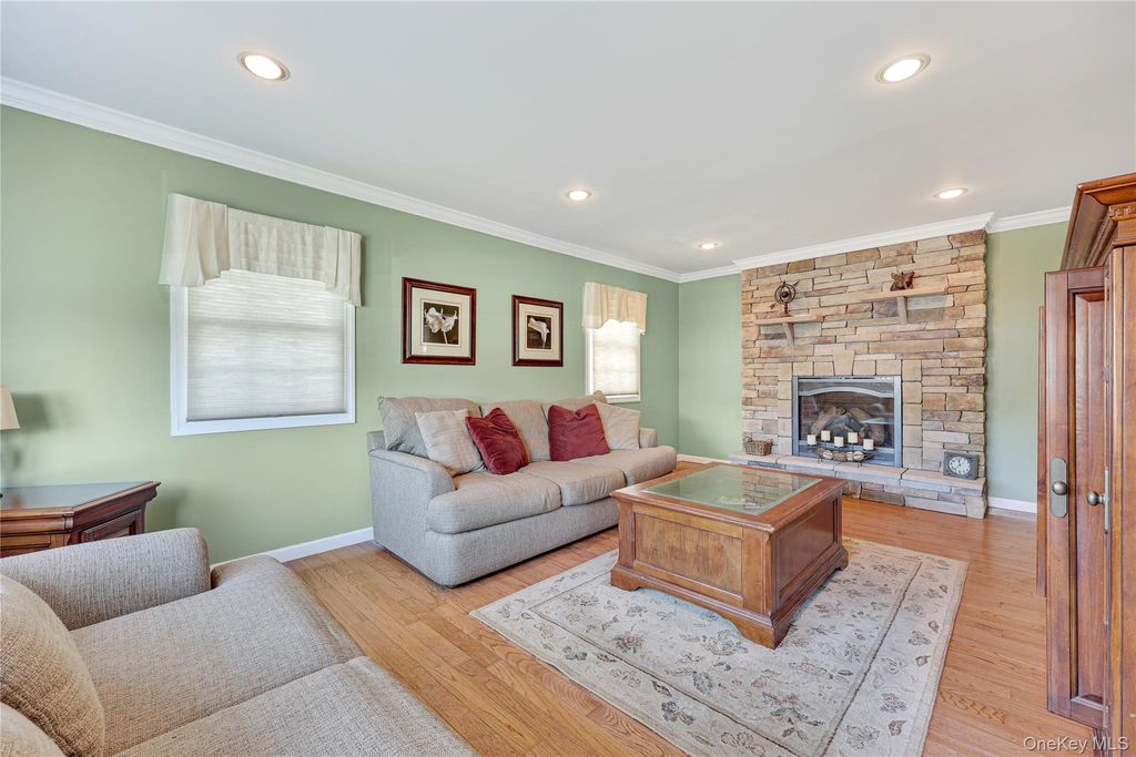 122 Dorothy Drive, East Meadow, NY 11554 — photo 4