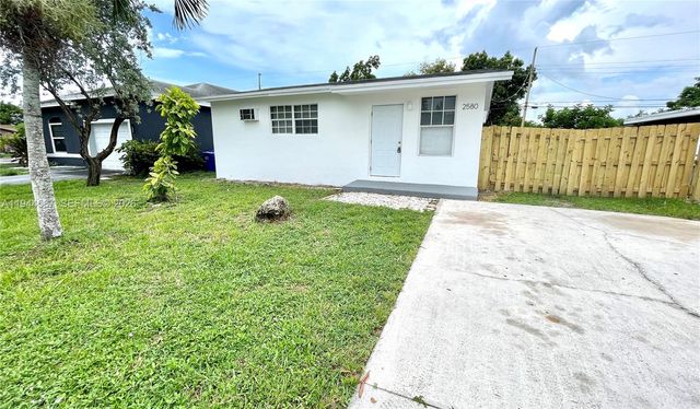 2580 NW 4th Ct, Pompano Beach, FL 33069