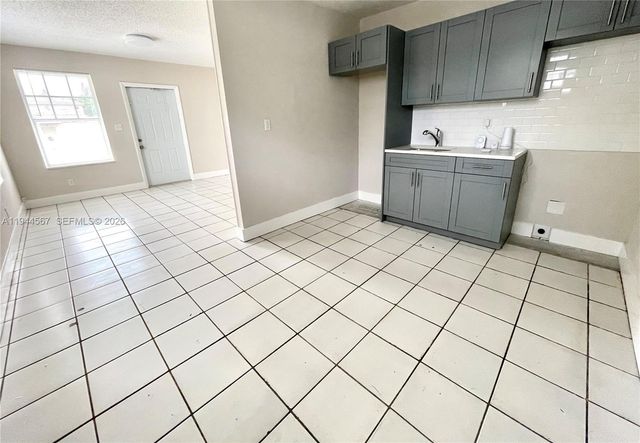 2580 NW 4th Ct, Pompano Beach, FL 33069