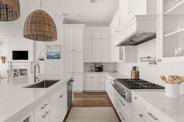 236 Ariola Dr, Pensacola Beach, FL 32561