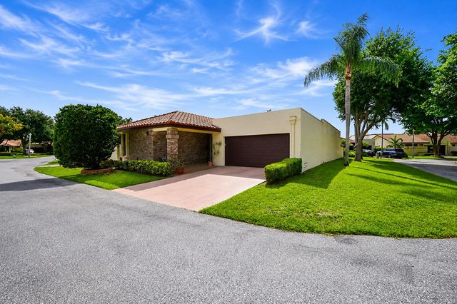 6906 Palmar Court, Boca Raton, FL 33433