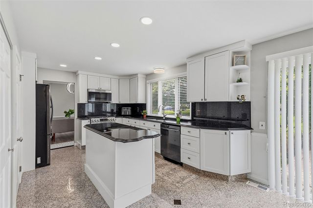 3495 Macnichol Trail, West Bloomfield Charter Township, MI 48323