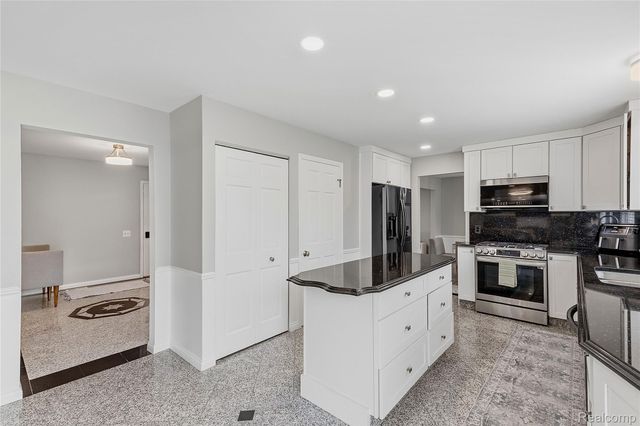 3495 Macnichol Trail, West Bloomfield Charter Township, MI 48323