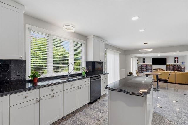 3495 Macnichol Trail, West Bloomfield Charter Township, MI 48323
