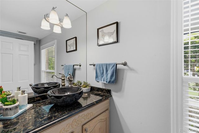 3495 Macnichol Trail, West Bloomfield Charter Township, MI 48323