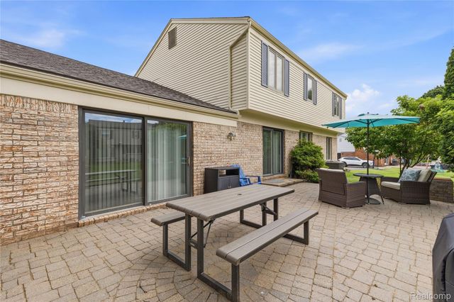 3495 Macnichol Trail, West Bloomfield Charter Township, MI 48323