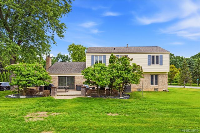 3495 Macnichol Trail, West Bloomfield Charter Township, MI 48323