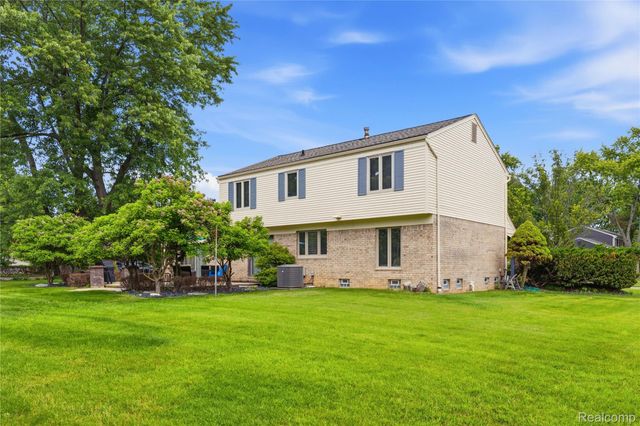 3495 Macnichol Trail, West Bloomfield Charter Township, MI 48323