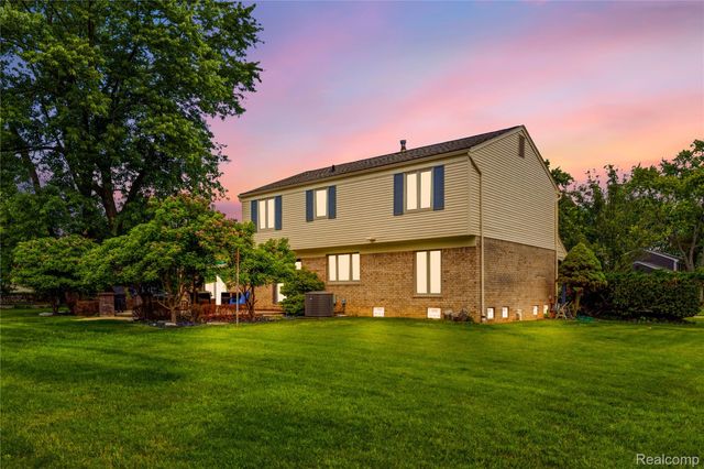 3495 Macnichol Trail, West Bloomfield Charter Township, MI 48323