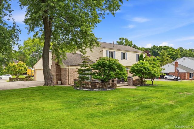 3495 Macnichol Trail, West Bloomfield Charter Township, MI 48323