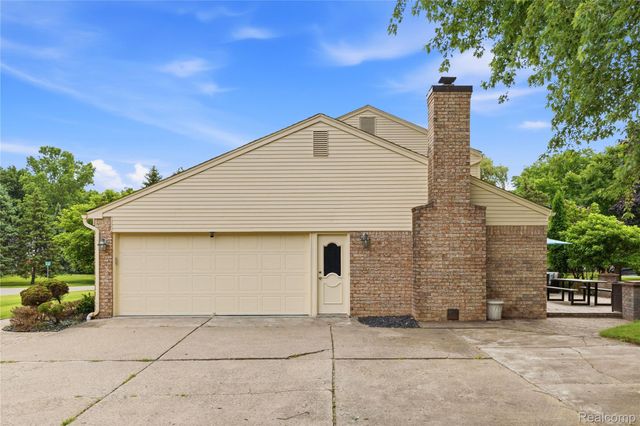3495 Macnichol Trail, West Bloomfield Charter Township, MI 48323