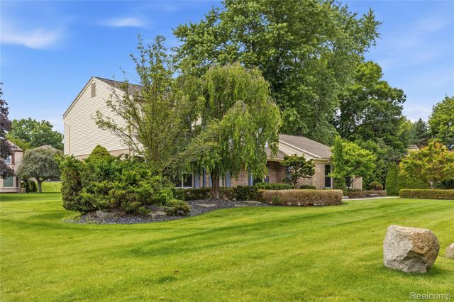 3495 Macnichol Trail, West Bloomfield Charter Township, MI 48323
