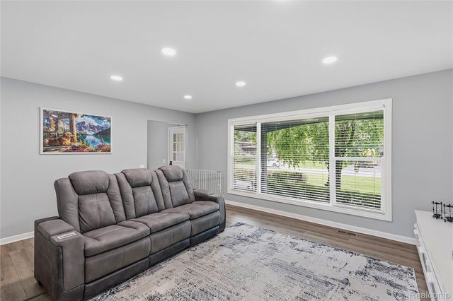 3495 Macnichol Trail, West Bloomfield Charter Township, MI 48323