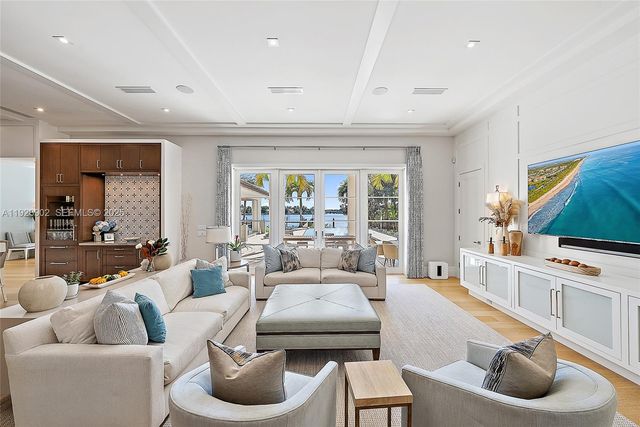 19651 Riverside Dr, Jupiter, FL 33469