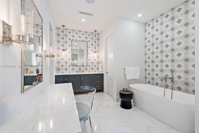 19651 Riverside Dr, Jupiter, FL 33469