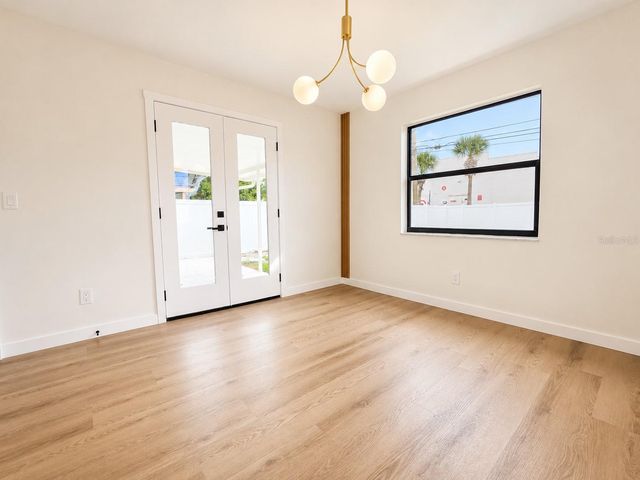 8120 7TH STREET N, St Petersburg, FL 33702