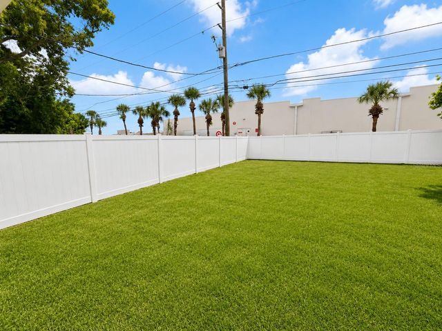 8120 7TH STREET N, St Petersburg, FL 33702
