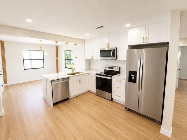 8120 7TH STREET N, St Petersburg, FL 33702