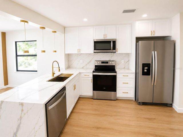 8120 7TH STREET N, St Petersburg, FL 33702
