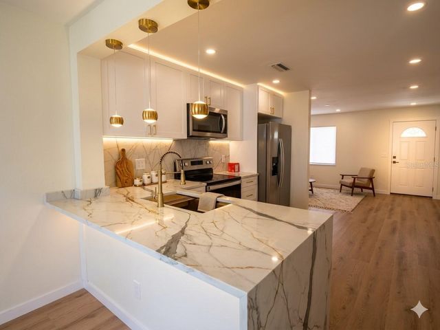 8120 7TH STREET N, St Petersburg, FL 33702