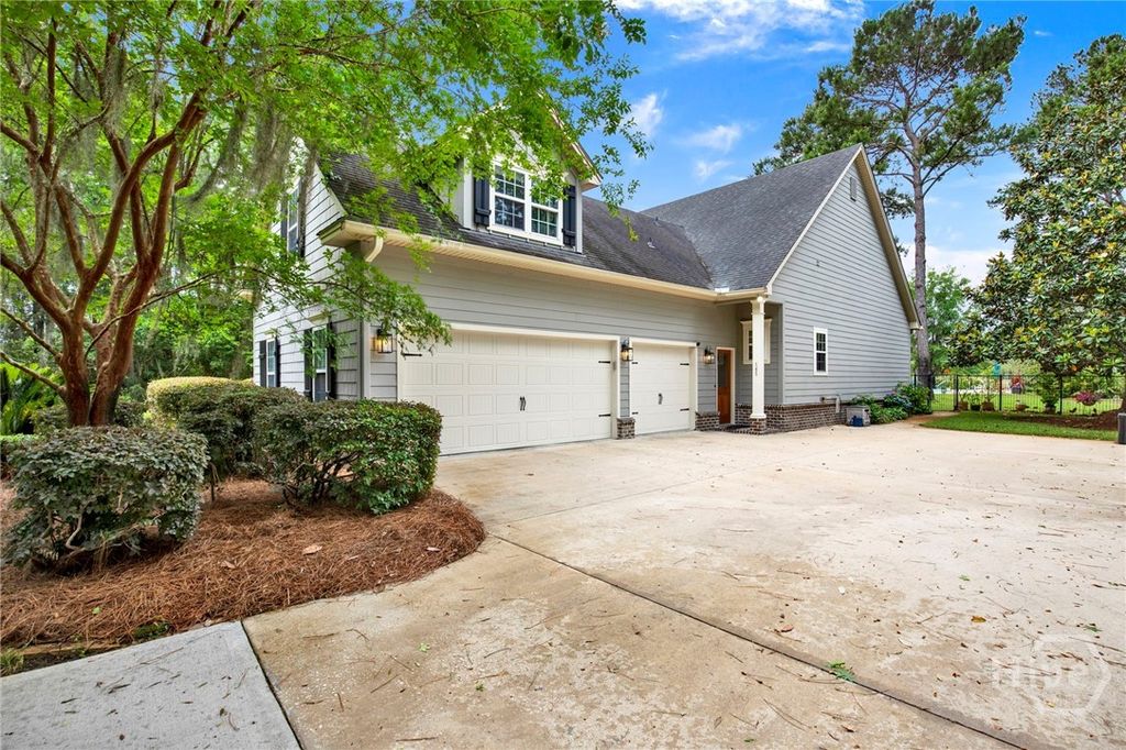 Image 5 of property listing at 145 Demeries Lake Lane, Richmond Hill, GA 31324