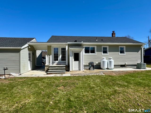 13 Karen Road, Danbury, CT 06811