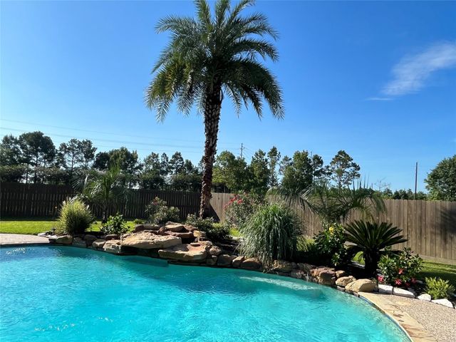 12403 Emerald Lane, Mont Belvieu, TX 77535